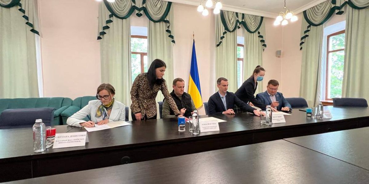 8c4a17d6-e1f6-416b-affa-4ae170a0559d